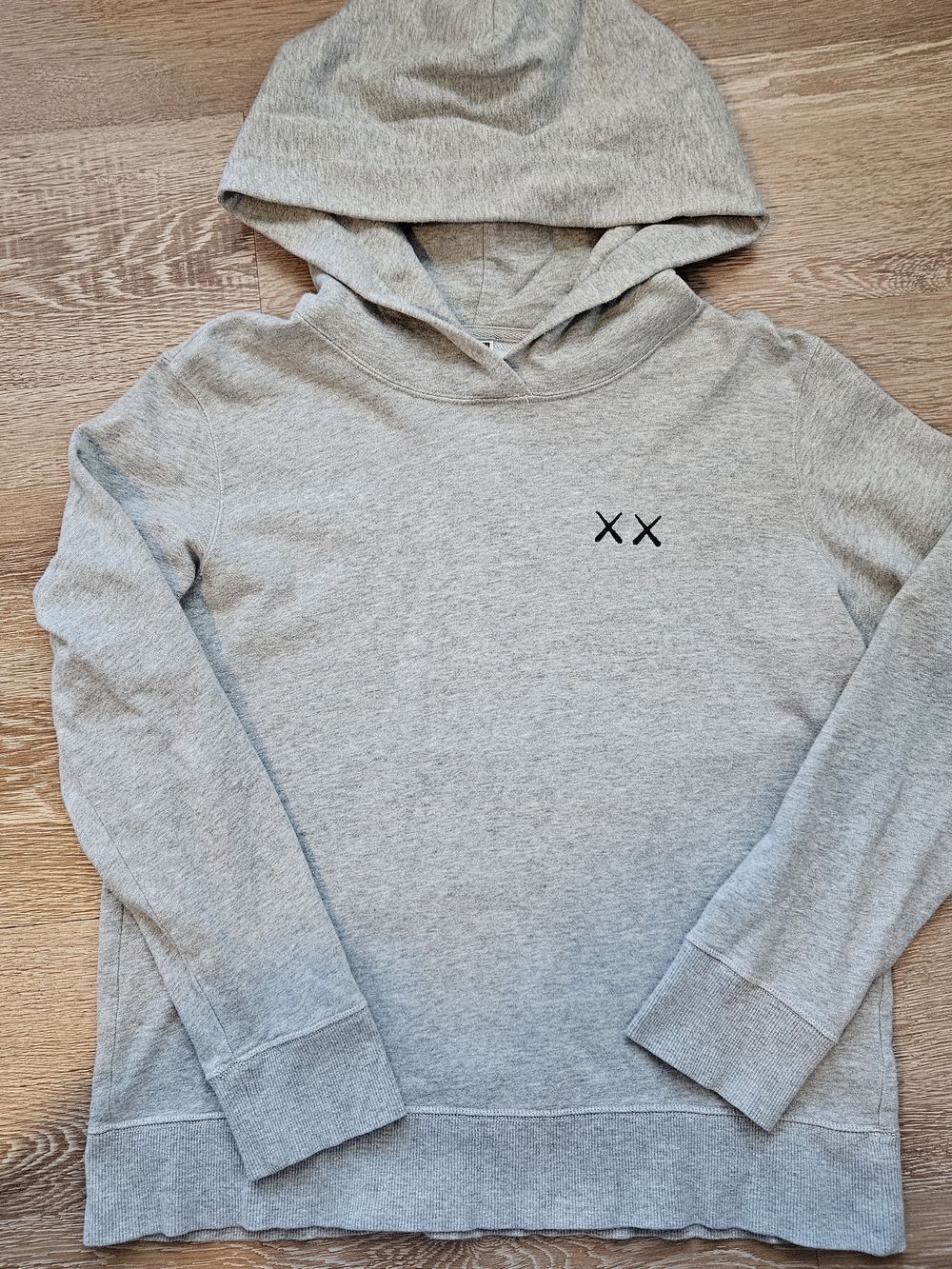 KAWS x Sesame Street Uniqlo Graphic Hoodie SZ L (runs M) Pullover Sweatshirt